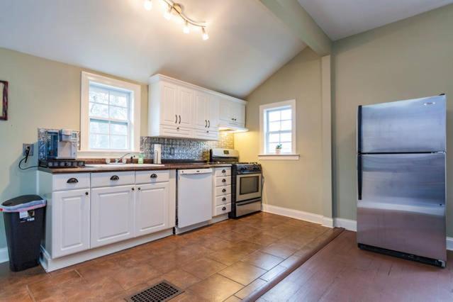 Holiday home 12 South-walk To Bars+coffee+food+shops+belmont *